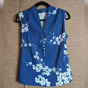 3 for $10‼️Blue floral blouse, M